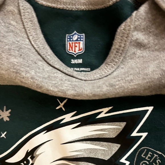 NFL PHILADELPHIA EAGLES ONESIE SIZE 3-6 MONTHS - Picture 2 of 3